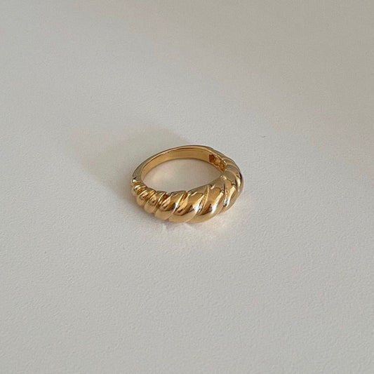 CROISSANT RING